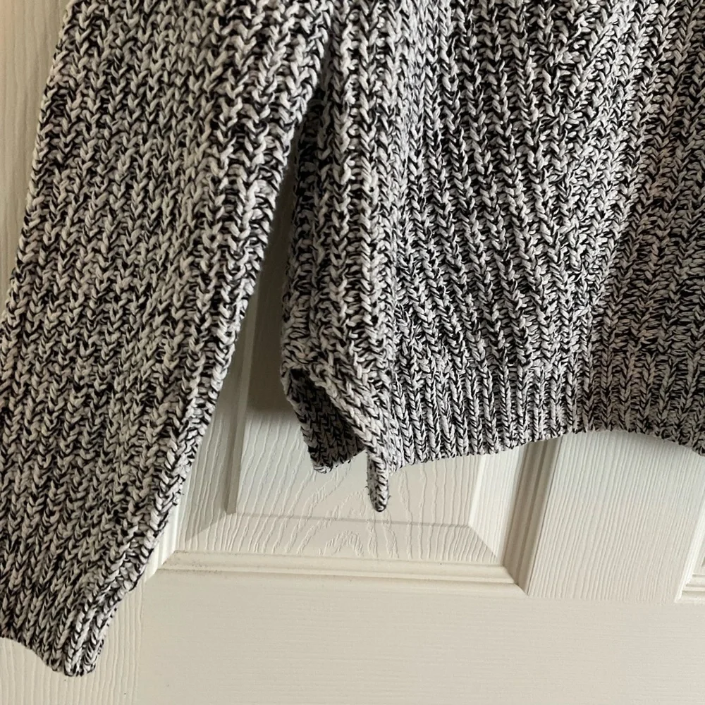 H&M Divided Marled Knit Crop Sweater Size Small